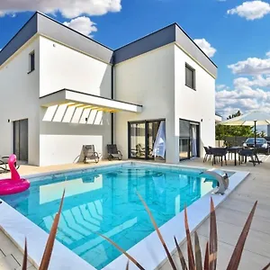  Ferienhaus Jlo1 Mit Beheizbarem Pool